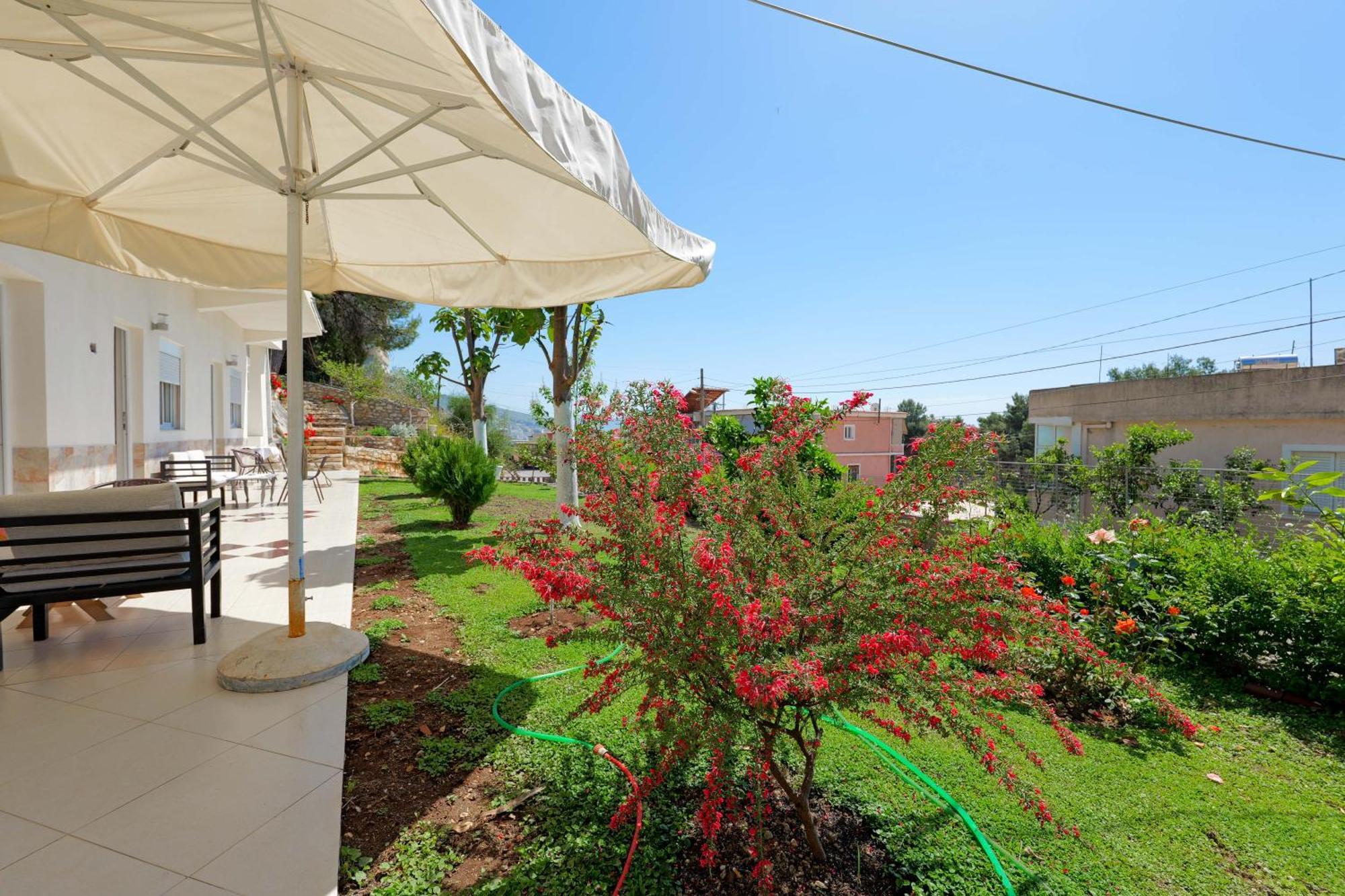 Flower Vila Sarandë Exterior foto